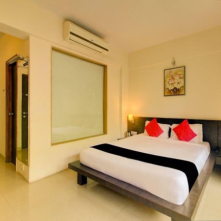 Capital O 36727 Plush Retreat Hotel Dive Buitenkant foto